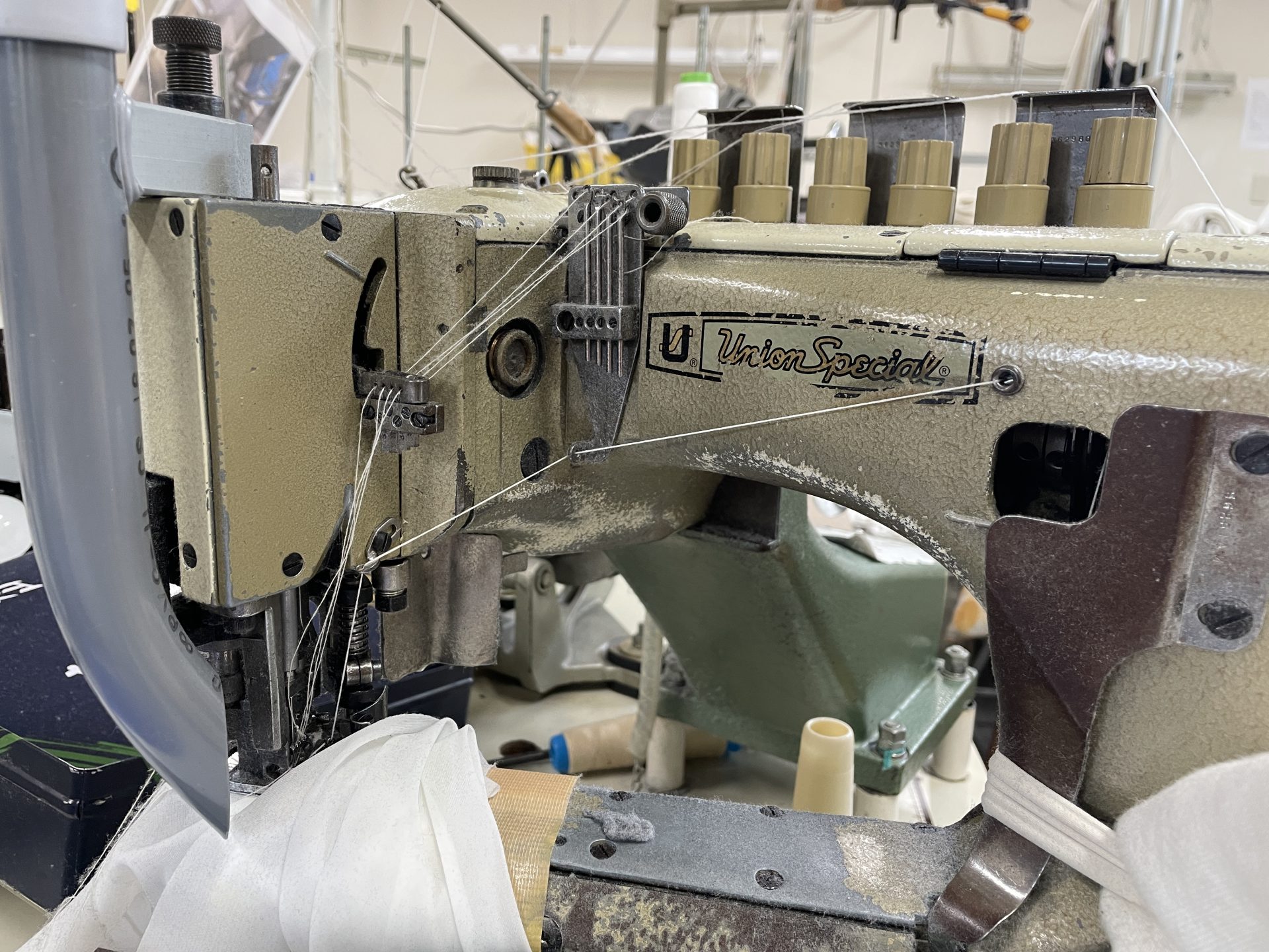 ユニオンスペシャル社フラットシーマーのある縫製工場 - 和歌山